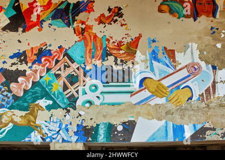 Un regard troublant sur ce qui reste des structures "radioactives" de la ville fantôme de Pripyat où le célèbre accident nucléaire de Tchernobyl a eu lieu Banque D'Images