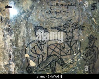 Dessins sur les murs des catacombes d'Odessa à l'intérieur du refuge de la deuxième Guerre mondiale pour les partisans soviétiques, dans le village de Nerubayske Banque D'Images