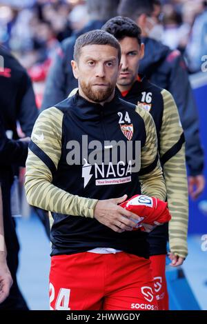 BARCELONE - 20 FÉVRIER : le PAPU Gomez est assis sur le banc pendant le match de la Liga entre le RCD Espanyol et le Sevilla FC au stade RCDE le 20 février 2022 Banque D'Images