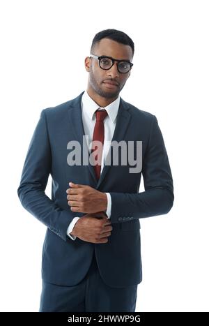 HES un fundi financier. Un jeune homme d'affaires afro-américain élégant portant des lunettes tandis qu'il est isolé sur du blanc. Banque D'Images