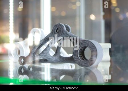 Modèle imprimé sur l'imprimante 3D. Imprimante industrielle en poudre 3D imprimée Banque D'Images