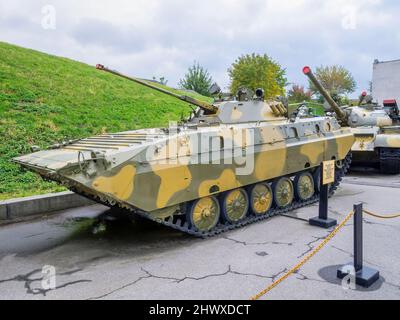 Véhicule de combat de l'infanterie soviétique au Musée national de l'histoire de l'Ukraine pendant la Seconde Guerre mondiale (Musée de la Grande Guerre patriotique), Kiev Banque D'Images