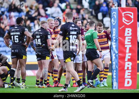 Huddersfield, Angleterre - 6th mars 2022 - Chris Hill (8) de Huddersfield Giants fête son essai lors de la ligue de rugby Betfred Super League Round 4 Huddersfield Giants vs Salford Red Devils au stade John Smith, Huddersfield, Royaume-Uni Dean Williams Banque D'Images