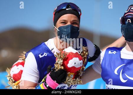 Oksana Masters (Etats-Unis), 8 MARS 2022 - Biathlon : les femmes du milieu 10km assis pendant les Jeux paralympiques d'hiver de Beijing 2022 au Centre national de biathlon de Zhangjiakou, Hebei, Chine. (Photo de Yohei Osada/AFLO SPORT) Banque D'Images