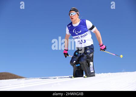 Oksana Masters (Etats-Unis), 8 MARS 2022 - Biathlon : les femmes du milieu 10km assis pendant les Jeux paralympiques d'hiver de Beijing 2022 au Centre national de biathlon de Zhangjiakou, Hebei, Chine. (Photo de Yohei Osada/AFLO SPORT) Banque D'Images