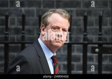 Londres, Royaume-Uni. 8th mars 2022. Alister Jack Scottish Secretary arrive à Downing Street pour une réunion du Cabinet crédit: MARTIN DALTON/Alamy Live News Banque D'Images