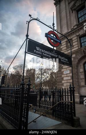 Entrée à la station de métro Westminster, Londres, Angleterre, Royaume-Uni Banque D'Images