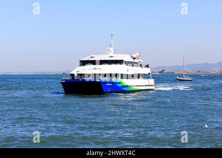 MV Peralta de la compagnie de ferry de la baie de San Francisco arrive au terminal de ferry de San Francisco depuis Oakland. San Francisco Californie, États-Unis Banque D'Images