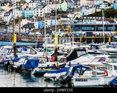 Port et ville de Brixham dans le sud du Devon. Banque D'Images