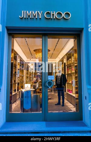 Florence, Italie, porte d'entrée, magasin de mode de luxe, Jimmy Choo, Chaussures Banque D'Images