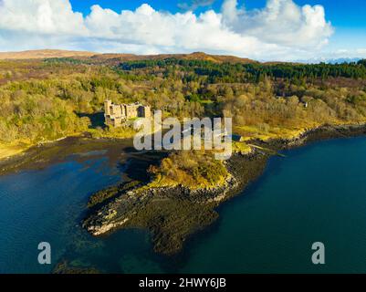 Vue aérienne du drone du château de Dunvegan sur l'île de Skye, Écosse, Royaume-Uni Banque D'Images