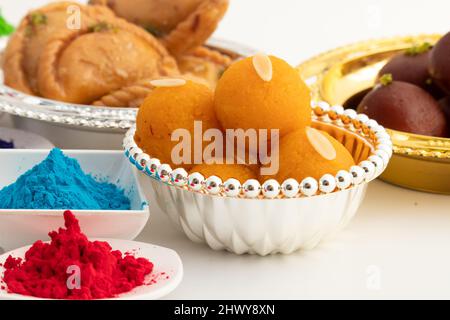 Indian Mithai Special Laddu également appelé Bundi Motichur Laddoo ou Boondi Motichoor Ladoo fait à Desi ghee est apprécié sur le festival comme Holi, Navaratri, Banque D'Images