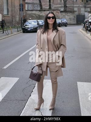 Nicole Mazzocato Street style tenue pendant Milano Fashion week 2022 automne hiver femme Colditions Luisa Spagnoli styliste Banque D'Images