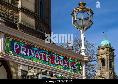 Opéra de Buxton, sur la place, dans la ville thermale de Buxton, dans le Derbyshire, Angleterre. C'est un opéra de 902 places qui accueille le festival annuel de Buxton Banque D'Images