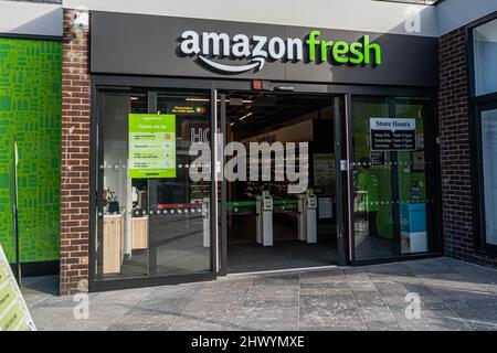 8 mars 2022. Magasin Amazon Fresh à Richmond, Londres Banque D'Images