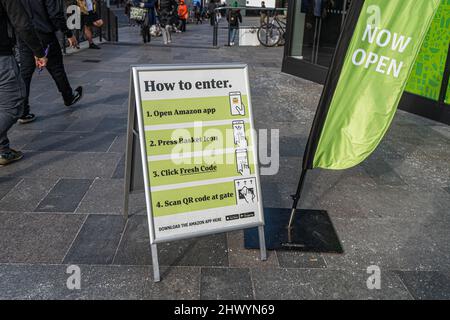 8 mars 2022. Magasin Amazon Fresh à Richmond, Londres Banque D'Images