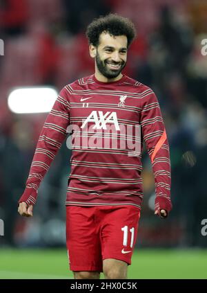 8th mars 2022 ; Anfield, Liverpool, Angleterre ; Champions League football, Liverpool contre Inter Milan : Mohammed Salah de Liverpool se réchauffe Banque D'Images