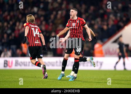 Ryan Christie, de Bournemouth, célèbre le premier but de son équipe lors du match du championnat Sky Bet au stade Vitality, à Bournemouth. Date de la photo: Mardi 8 mars 2022. Banque D'Images