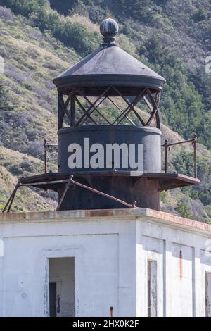 Le phare de Punta Gorda en Californie, construit en 1911, désaffecté en 1951 est un monument historique et inscrit au registre national des lieux historiques. Banque D'Images