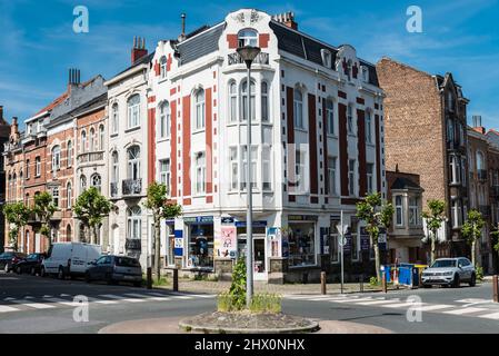 Schaerbeek, Bruxelles - Belgique - 05 30 2019 - les façades Art Nouveau autour du Monplaisir empruntent à l'Eugène Demolder la princesse Elisabeth et le L Banque D'Images