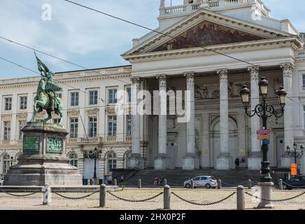 Vieille ville de Bruxelles - Belgique - 06 25 2019, la place Royale avec la statue de Godfrey de Bouillon Banque D'Images