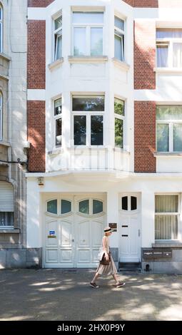 Schaerbeek, Bruxelles, Belgique - 06 29 2019 - façade de l'ordre de Malte avec fenêtres à noeuds Banque D'Images