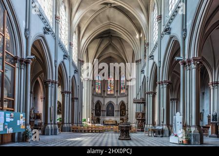 Schaerbeek, Bruxelles , Belgique - 06 29 2019 - intérieur de l'église catholique gothique Saint Servaas Banque D'Images