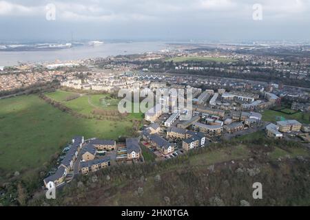 Greenhithe Kent UK drone vue aérienne sur la Tamise en arrière-plan Banque D'Images