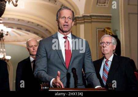 Washington, DC, États-Unis. 8th mars 2022. 8 mars 2022 - Washington, DC, États-Unis: Le sénateur américain JOHN THUNE (R-SD) s'exprimant lors d'une conférence de presse du caucus républicain du Sénat. (Image de crédit : © Michael Brochstein/ZUMA Press Wire) Banque D'Images