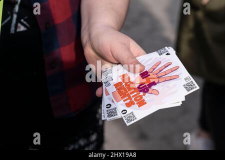 New York, NY - 8 mars 2022 : des manifestants se sont réunis à l'occasion de la Journée internationale de la femme pour réclamer des droits à l'avortement sur Union Square Banque D'Images