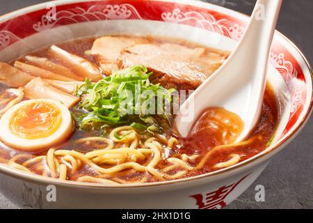 Sauce soja Ramen Banque D'Images