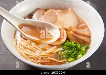 Ramen d'os de porc Banque D'Images