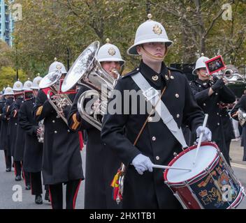 Groupe des Royal Marines du Centre de formation Commando dans le Lord Mayor’s Show 2021, Victoria Embankment, Londres, Angleterre, Royaume-Uni. Banque D'Images