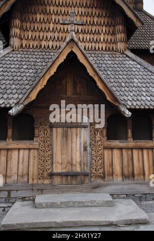 L'église de la rive Heddal a été construite vers 1240 et est aujourd'hui une triple église de la rive de la Norvège la plus grande église de la rive. Banque D'Images