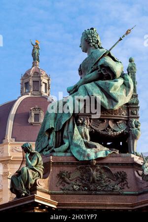 Monument de l'impératrice Maria Theresia en face du musée d'histoire de l'Art à Vienne Banque D'Images