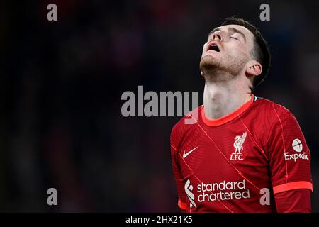 Liverpool, Royaume-Uni. 08 mars 2022. Andrew Robertson du FC Liverpool semble abattu lors de la manche de la Ligue des champions de l'UEFA à l'occasion du match de football de la deuxième jambe entre le FC Liverpool et le FC Internazionale. Credit: Nicolò Campo/Alay Live News Banque D'Images