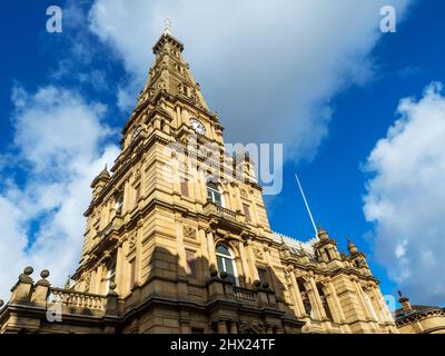 Tour de l'hôtel de ville victorien de style italianate, dans le West Yorkshire d'Halifax, en Angleterre Banque D'Images