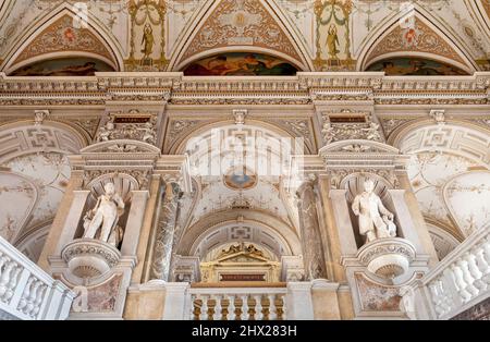 Vienne, AUTRICHE - 17 FÉVRIER 2015 - escalier principal du Musée d'Histoire naturelle de Vienne. Banque D'Images