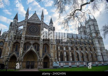 Westminster, Londres, Royaume-Uni. 8th mars 2022. Les cloches sonnaient bruyamment à l'église de St Margaret dans les jardins de l'abbaye de Westminster aujourd'hui, à l'occasion de la Journée internationale de la femme. Crédit : Maureen McLean/Alay Live News Banque D'Images