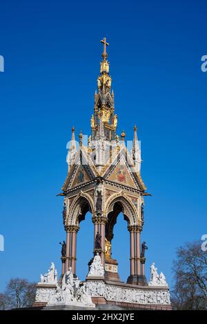 L'Albert Memorial de 1872 à Kensington Gardens, centre de Londres, Royaume-Uni Banque D'Images