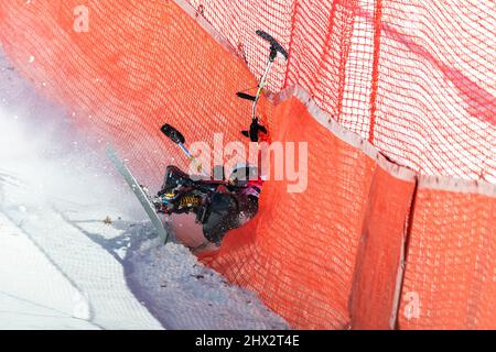 Yanqing (Chine) / National Alpine Centre / 07.03.2022 Para ski alpin / Kombination: Mengqiu Zhang (Chine) stürzt beim la position assise féminine Super combiné. Banque D'Images