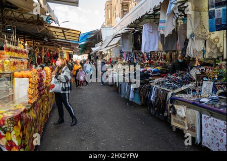 TEL AVIV, ISRAIL - 25 janvier 2022 : marché du bazar du Carmel Banque D'Images