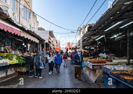 TEL AVIV, ISRAIL - 25 janvier 2022 : marché du bazar du Carmel Banque D'Images