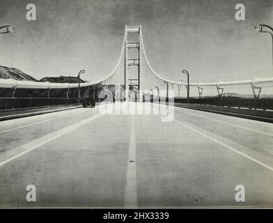 Le centre du pont du Golden Gate principal depuis le Golden Gate Bridge; rapport de l'ingénieur en chef au conseil d'administration du Golden Gate Bridge and Highway District, Californie, septembre 1937 Banque D'Images