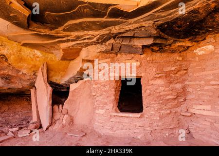 Le plafond tombé ou le toit tombé ruine la falaise habitation dans la zone d'étude de la nature sauvage de Road Canyon à Cedar Mesa dans l'Utah. C'est une Ancestra de 1000 ans Banque D'Images