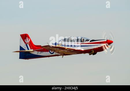 Royal Air Force Short Tucano entraînement avion ZF269 en 2012, spécialement peint pour les célébrations de l'année du jubilé de diamant de la Reine. Couleurs patriotiques Banque D'Images