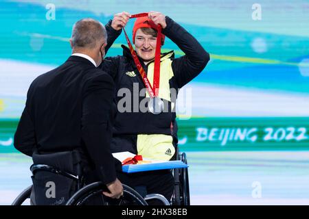 Yanqing / Medal Plaza (Chine) / National Alpine Centre / 06.03.2022 Medal Ceremony / Para ski alpin: FORSTER, Anna-Lena (GER) vom BRSV Radolfzell ( Banque D'Images