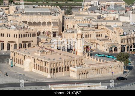 Souq Waqif est un souq à Doha, dans l'État du Qatar. Le souq est connu pour vendre des vêtements traditionnels, des épices, de l'artisanat et des souvenirs Banque D'Images