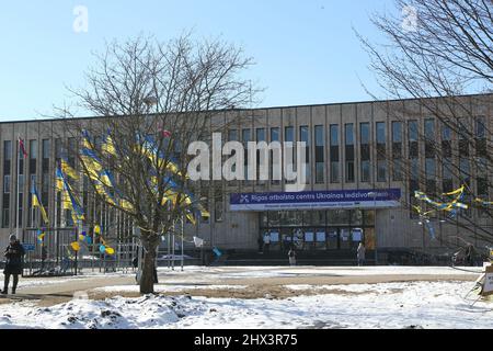 Riga, Lettonie. 09th mars 2022. Centre d'assistance aux réfugiés ukrainiens dans le centre-ville. Credit: Alexander Welscher/dpa/Alay Live News Banque D'Images