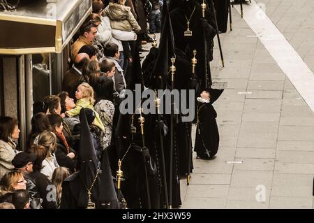 Semaine Sainte à Zamora, Espagne, procession de la Fraternité Royale du Saint Burial l'après-midi du Vendredi Saint. Banque D'Images